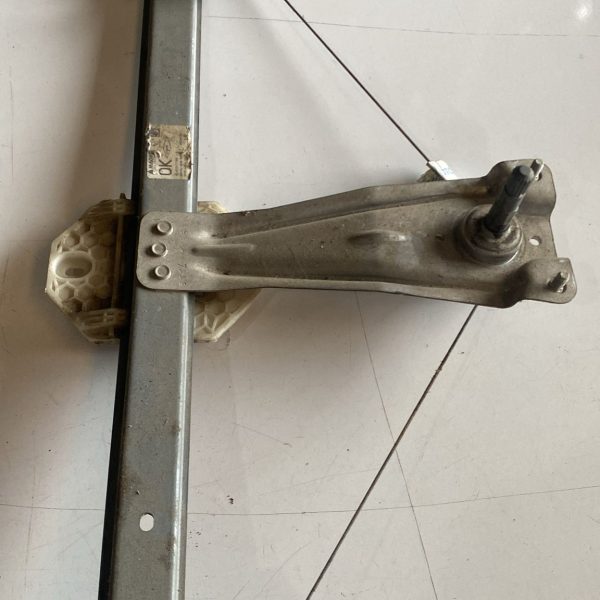 dacia sandero orjinal sağ arka cam krikosu