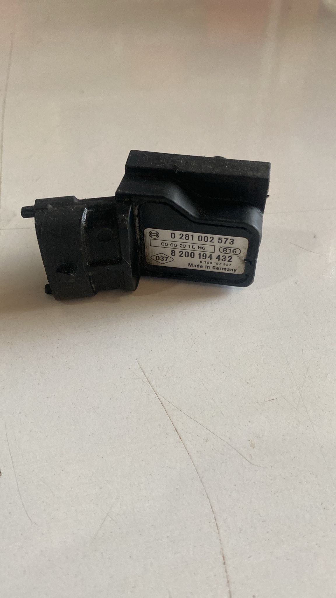 f503df50-c5b1-4401-b9c7-459155686ce9 renault master 2 2.5 orjinal basınç kaptörü - Görsel 1