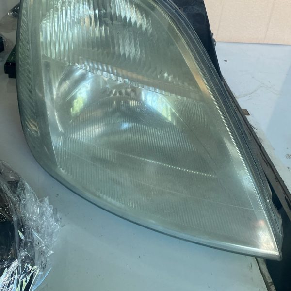 ford fiesta 2002 üzeri orjinal sağ ön far