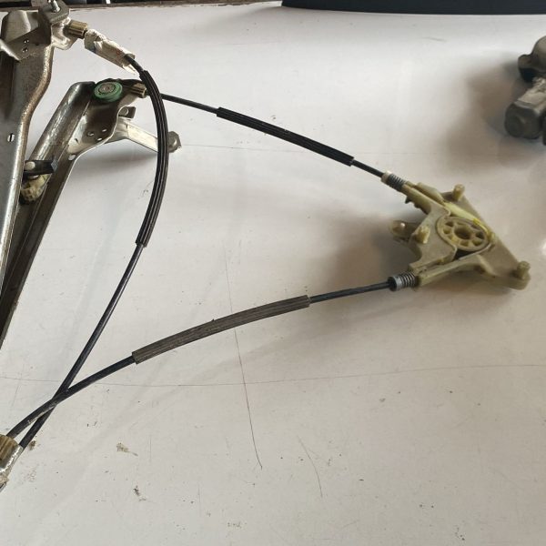 renault latitude orjinal sağ ön cam krikosu
