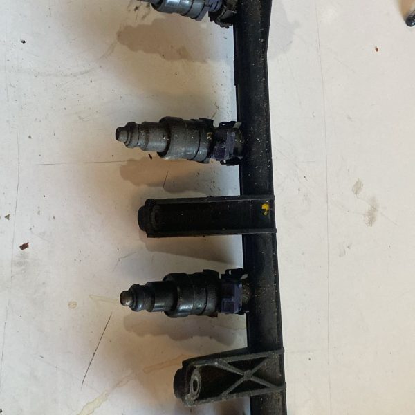 renault 19 megane 1,6 orjinal enjektör kütüğü