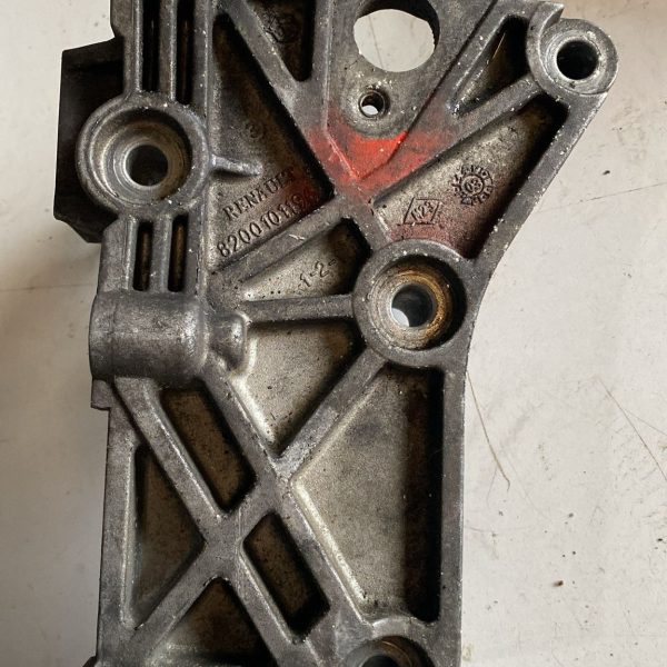 megane 3 orjinal silindir kapak ön bağlantı aparatı