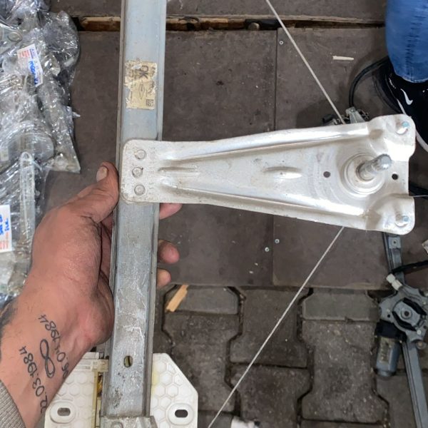 renault symbol 2013 üzeri orjinal sol arka cam krikosu