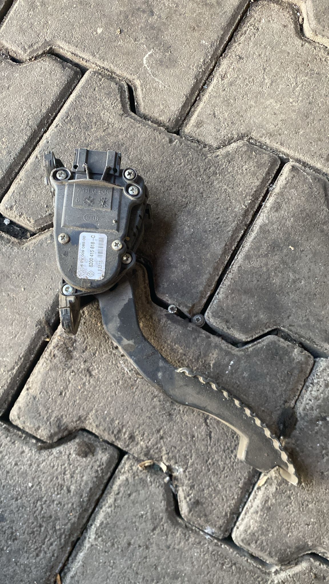 yhkdhsl renault laguna 2 orjınal elektrıklı gaz pedalı 8200415818R - Görsel 1