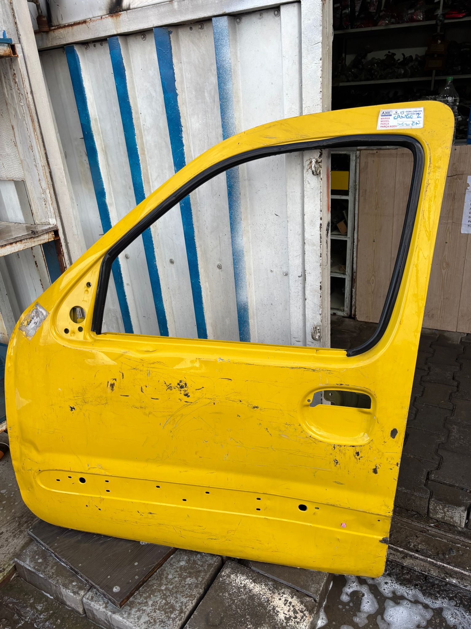 3e00483e-d464-4e86-a1ab-67e2d7e13373 renault kangoo 2 orjınal sol ön kapı - Görsel 1