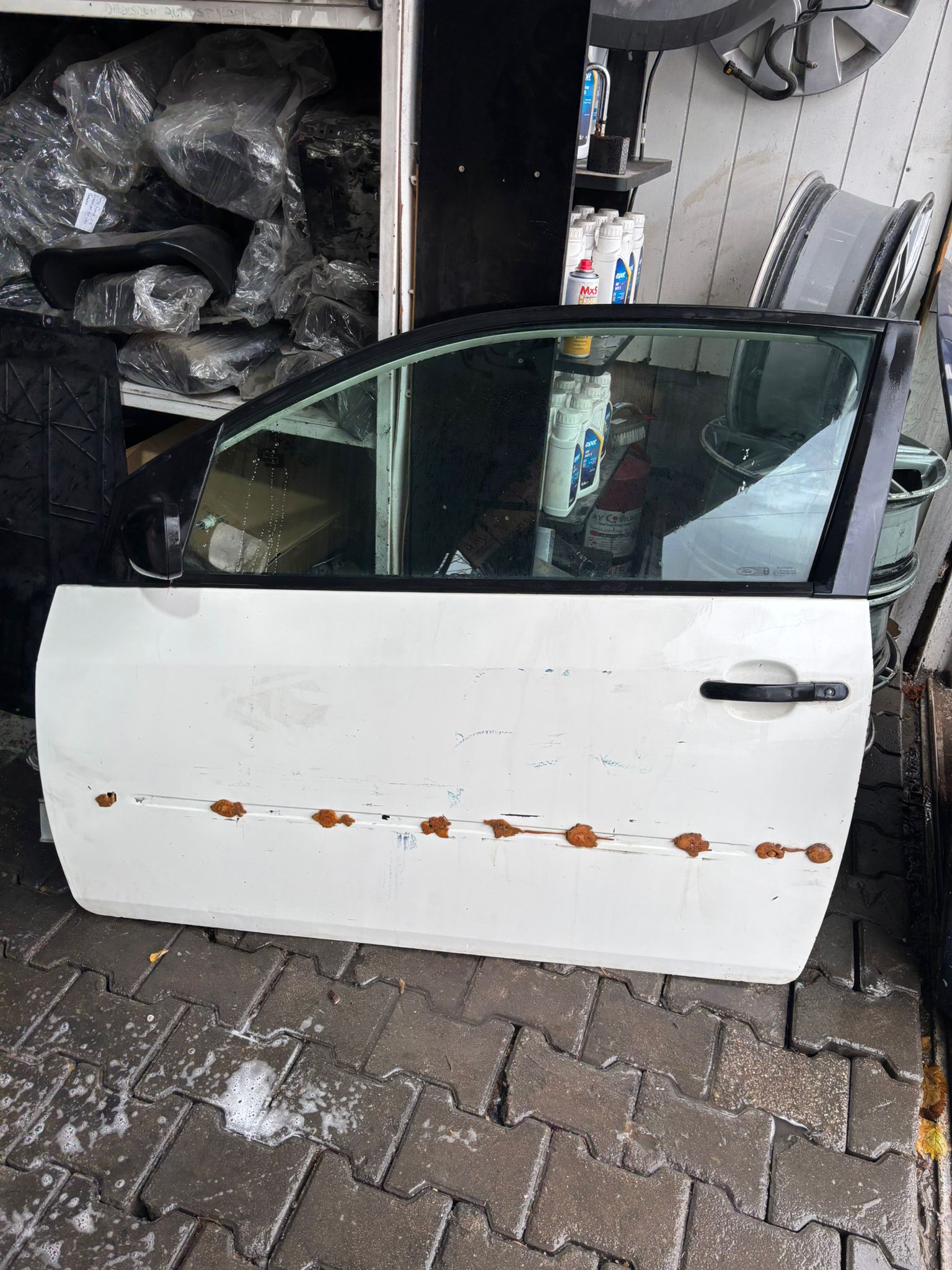 8281923a-d48f-4788-90e9-39d05a8bb884 ford fiesta 2004 üzeri sol ön kapı hatasız tek kapı - Görsel 1