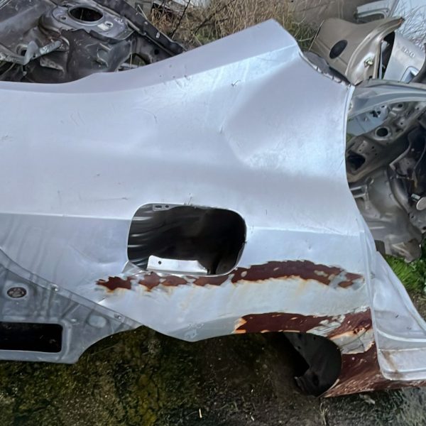 Laguna 3  sağ arka çamurluk kesme