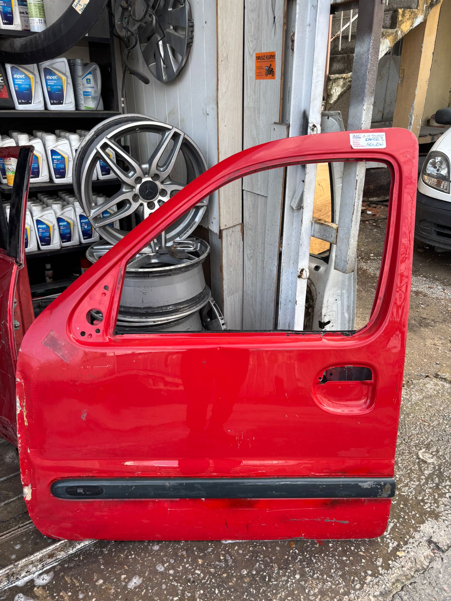 b9a700ae-f186-47f8-9f4a-e2777c581631 renault kangoo 2 orjınal sol ön kapı - Görsel 1